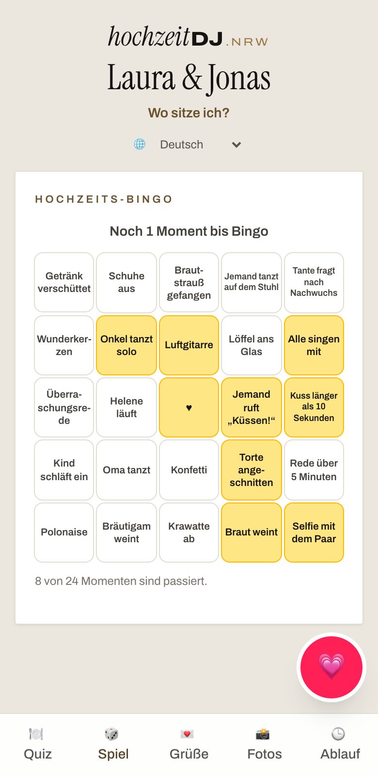 Eigene Bingo-Karte am Handy eines Gastes mit abgehakten Momenten