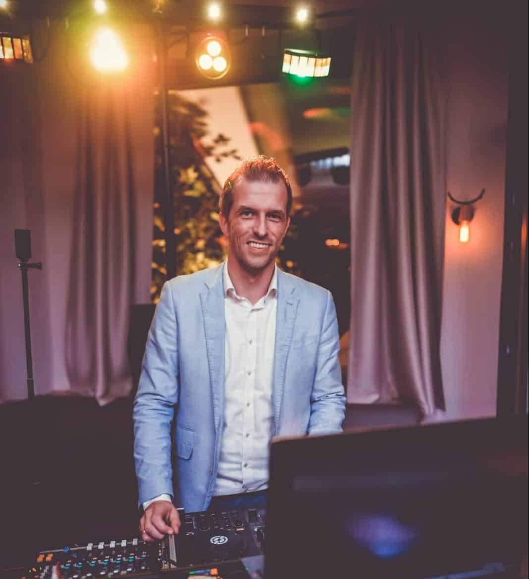 Markus am DJ-Pult